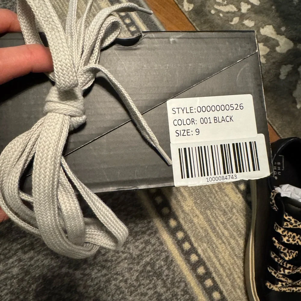 Stylish Black and Gold Women's Sneakers - Picture 8 of 9